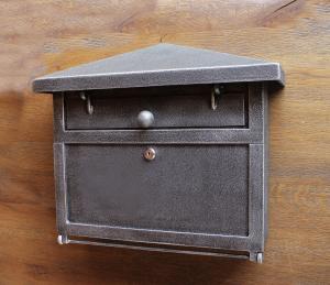 A letterbox (DPK-34)